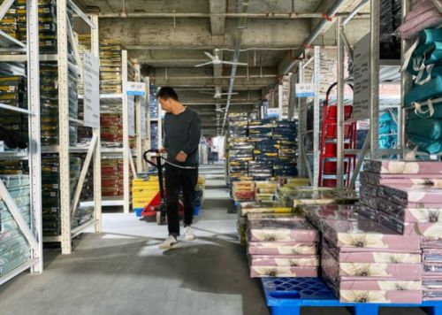 拼多多 新品牌計(jì)劃 升級(jí) 將同5000家制造企業(yè)共創(chuàng)新品牌,拉動(dòng)1萬(wàn)億銷售額