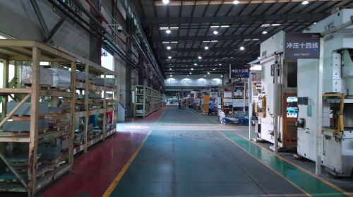 央視關(guān)注美的煙機(jī)制造工廠(chǎng),揭秘 中國(guó)智造 硬核科技力量